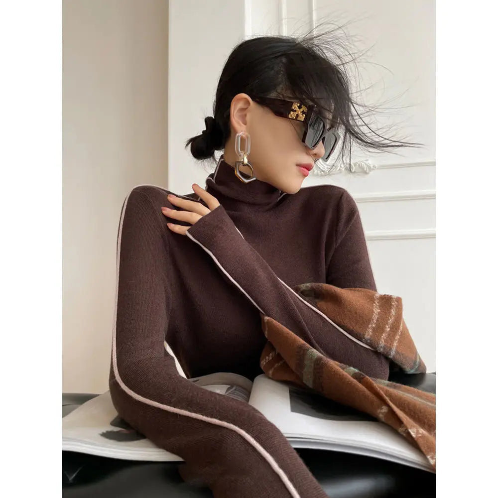 יערה – סוודר אלגנטי עם צווארון גבוה