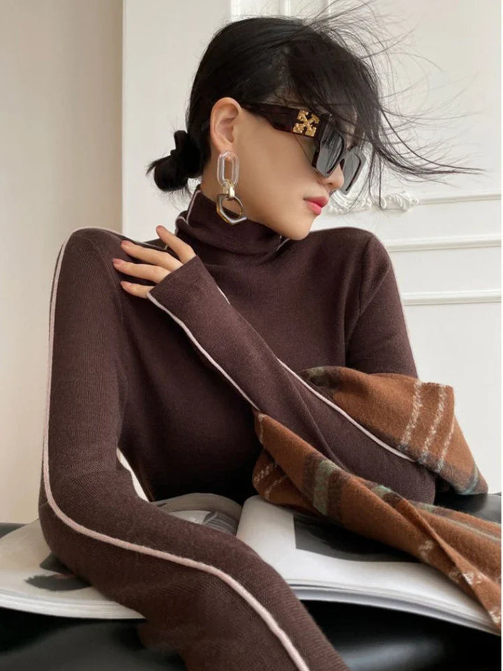 יערה – סוודר אלגנטי עם צווארון גבוה