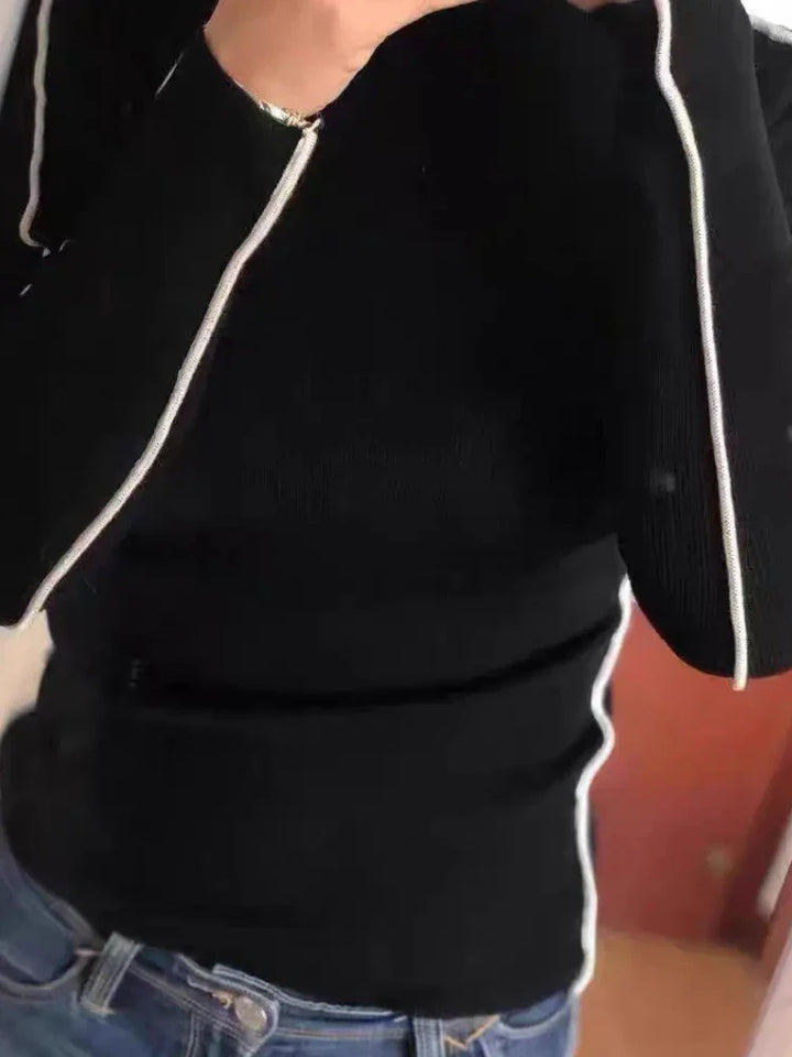 יערה – סוודר אלגנטי עם צווארון גבוה