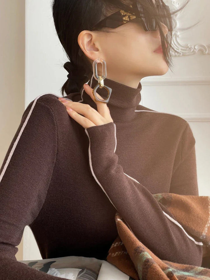 יערה – סוודר אלגנטי עם צווארון גבוה