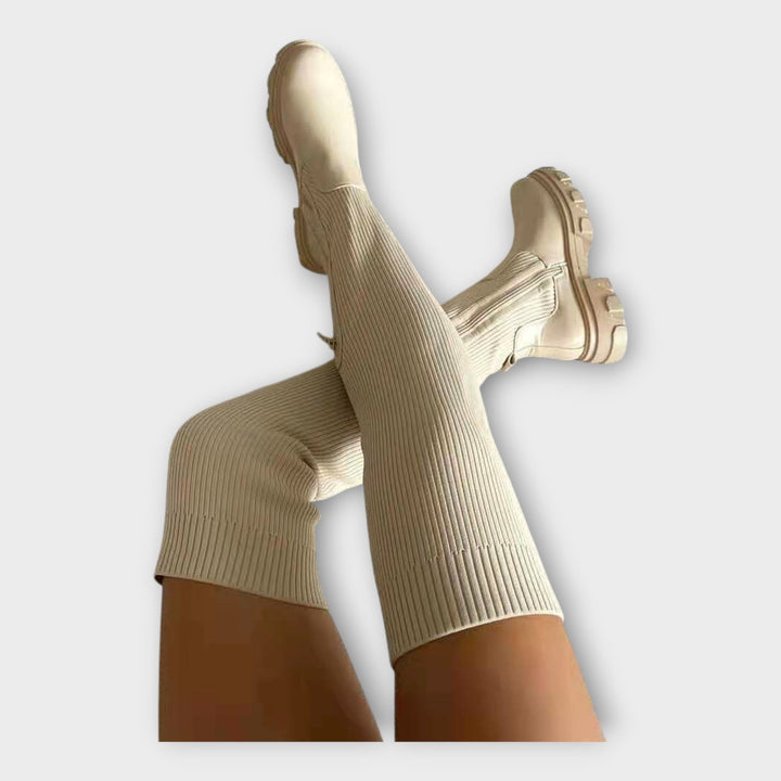 מגפיים מודרניים עם עיצוב מינימליסטי