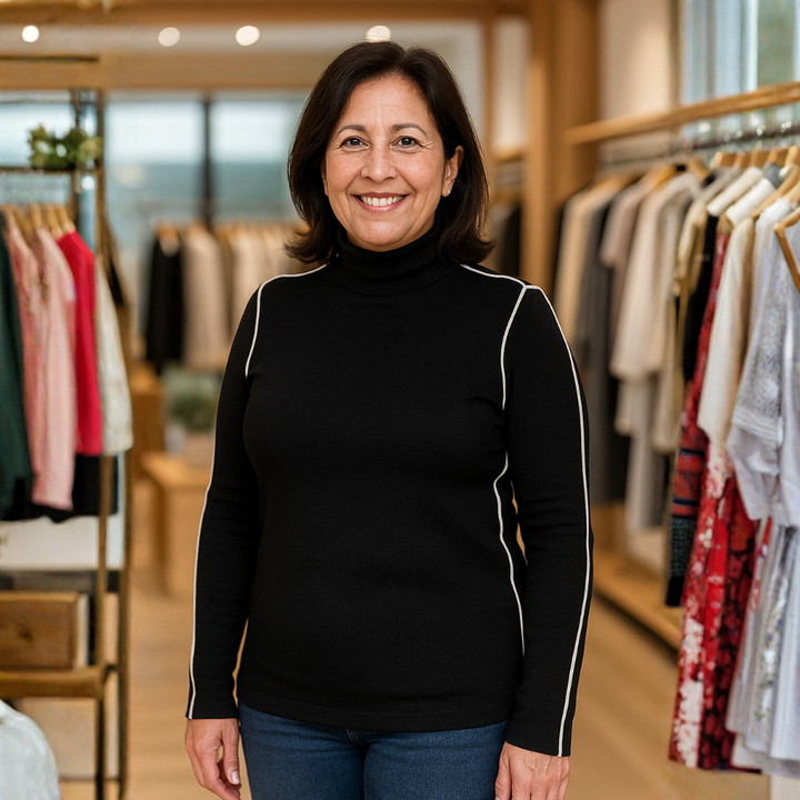 יערה – סוודר אלגנטי עם צווארון גבוה